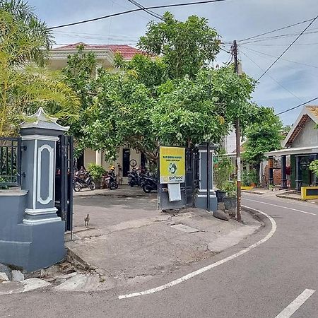 Icha Homestay Near Terminal Purabaya Madiun Zewnętrze zdjęcie